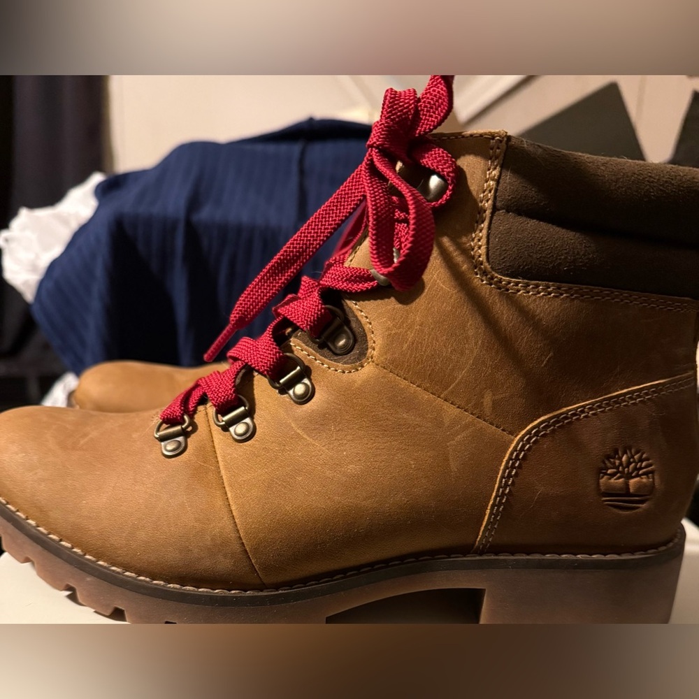Timberland Boots - womens 7.5 never worn